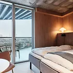 A Place To 埃斯比约