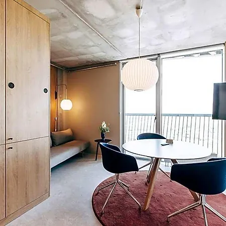 Hotell A Place To 3*